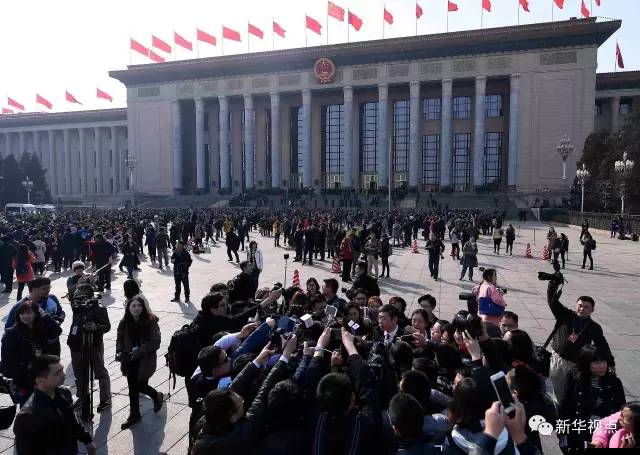 记者镜头下的政协开幕会精彩瞬间