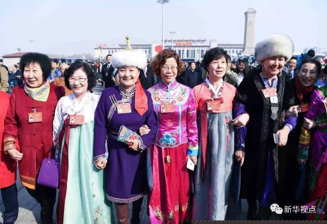 记者镜头下的政协开幕会精彩瞬间