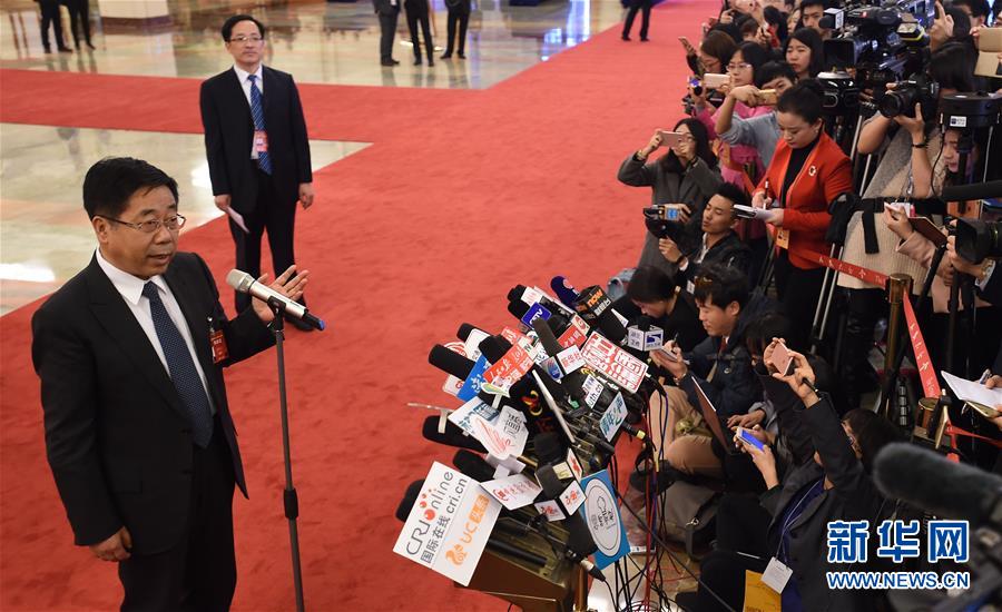 （两会·政协开幕）（1）采访部长