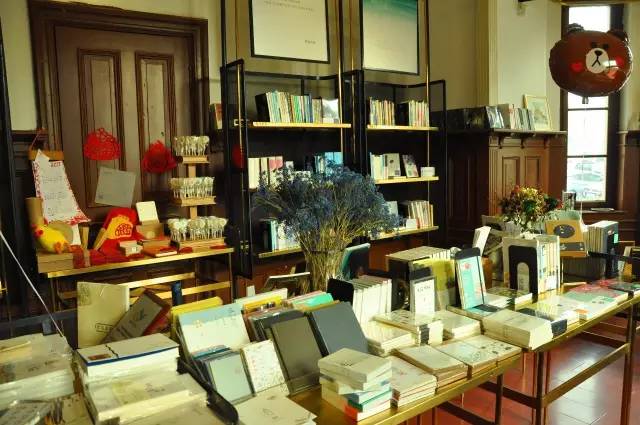 中山路见证青岛百年连美食竟也卧虎藏龙