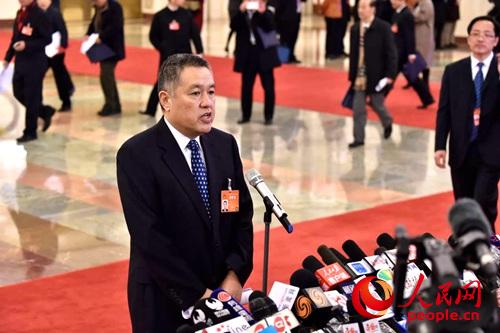 国家工商行政管理总局局长张茅。人民网记者翁奇羽 摄