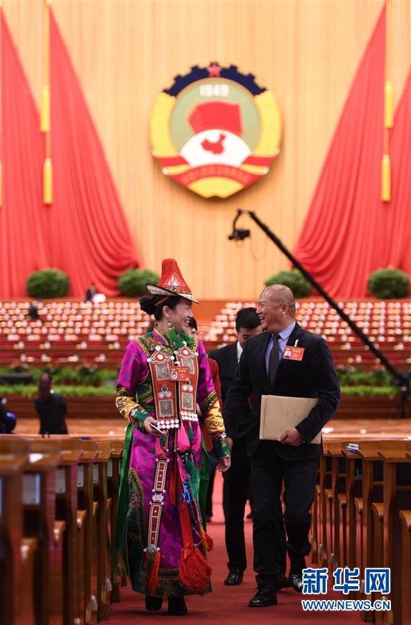 全国政协十二届五次会议闭幕