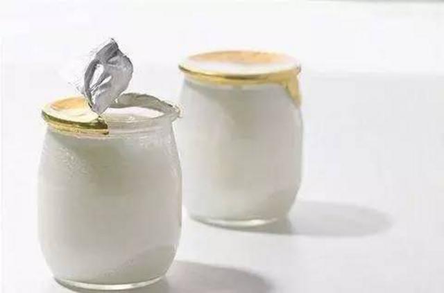 2,搅拌型酸奶较为常见,我们平时喝的大部分杯装酸奶都属于这一类.