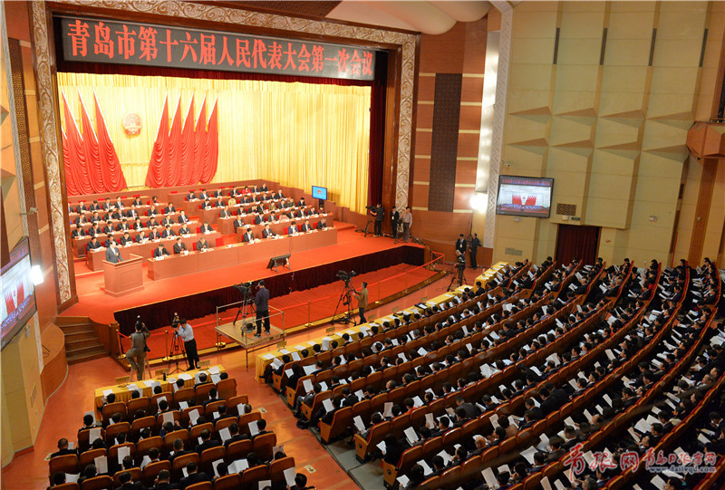 市十六届人大一次会议举行第二次全体会议