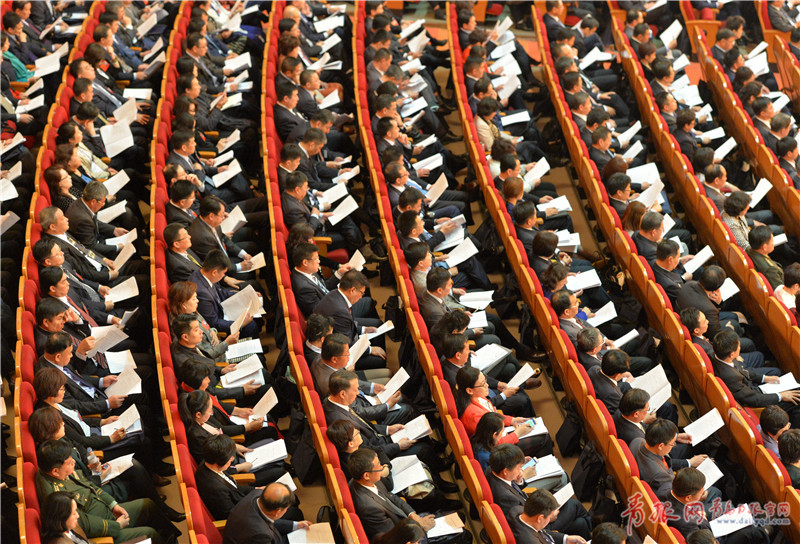 市十六届人大一次会议举行第二次全体会议