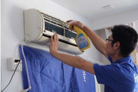 海尔空调深度清洗:福利院10年空调洗掉霉味