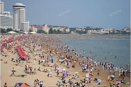 端午假日 青岛成为游客度假“避暑胜地”(图) 端午假日 青岛成为游客度假“避暑胜地”(图)