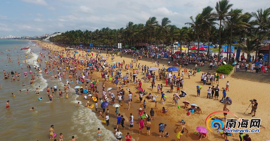 瞰海南：海口万人海滩“洗龙水”场面壮观
