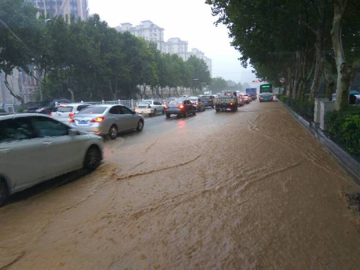 青岛发布雷电黄色预警 伴有短时强降水大风