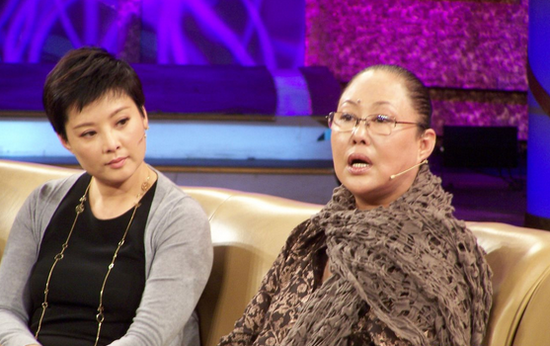 袁莉斯琴高娃在某访谈节目中 袁莉斯琴高娃在某访谈节目中