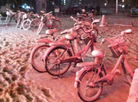 北京发罕见暴雪蓝色预警 40小时雨雪降水超历史