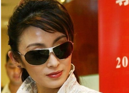 娱圈隐形富婆：李小璐美国开超市 经营副业成亿万富婆