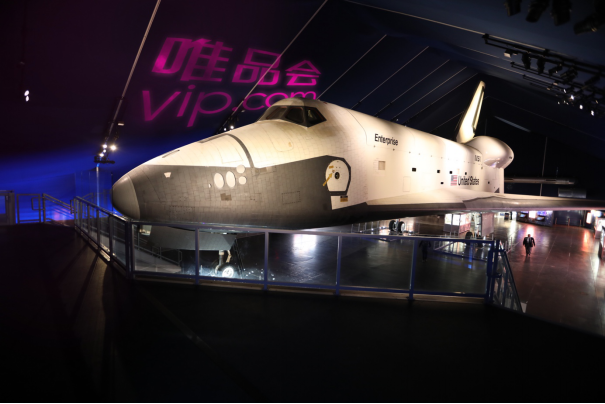 唯品会携95后流行色登上纽约时装周 引领消费C2F时代