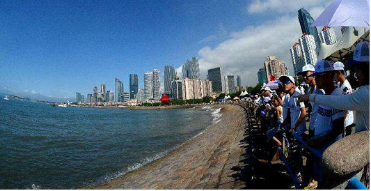 端午假日 青岛成为游客度假“避暑胜地”(图) 端午假日 青岛成为游客度假“避暑胜地”(图)