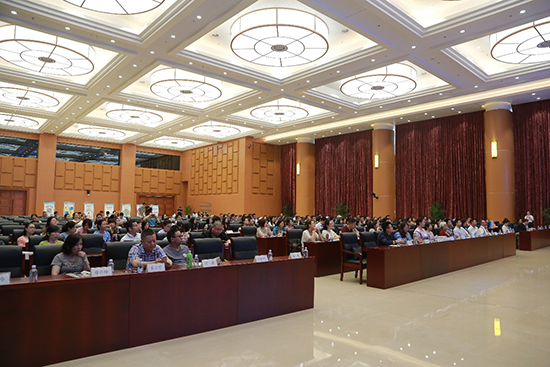 (嗨妈宝贝发布会现场)