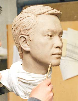 张国荣蜡像曝光至爱唐鹤德鼎力协助挑选造型图