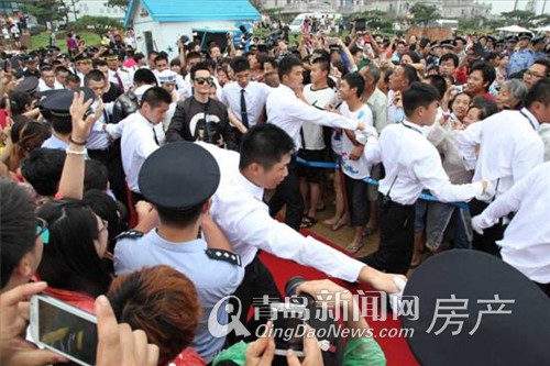 黄晓明亲临嘉年华开幕式现场