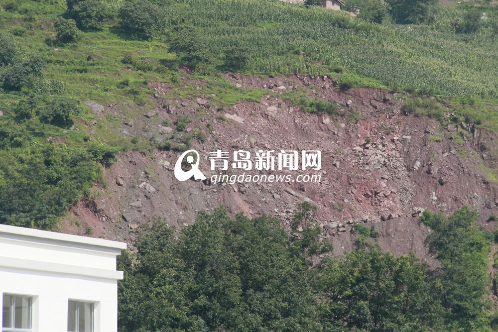 连线云南震区 青岛支教队员与孩子共患难