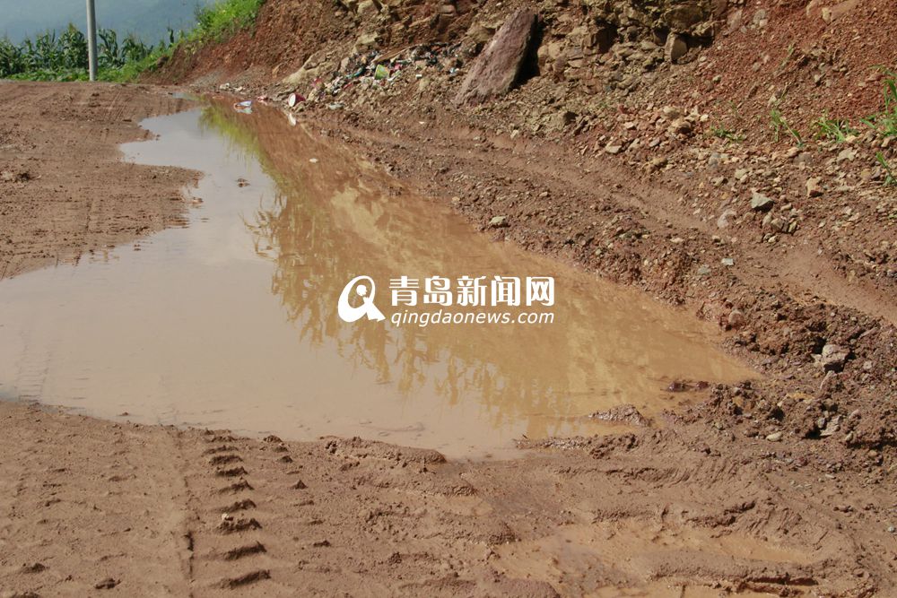 连线云南震区 青岛支教队员与孩子共患难