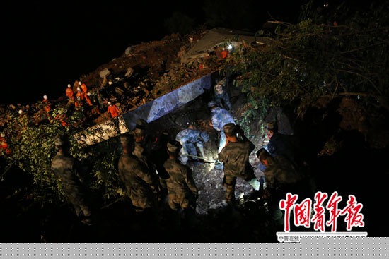 直击云南鲁甸地震救援现场