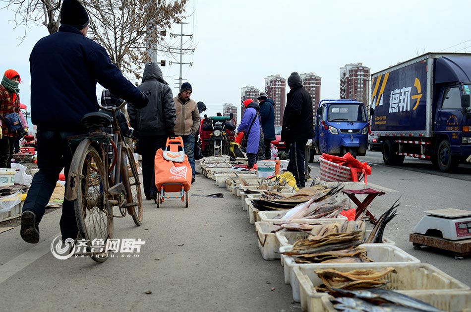 腊月青岛大集之上马集:海鲜满市腥味十足
