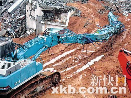 广西一高楼拆除3次仍不倒 网友冠名“楼坚强”