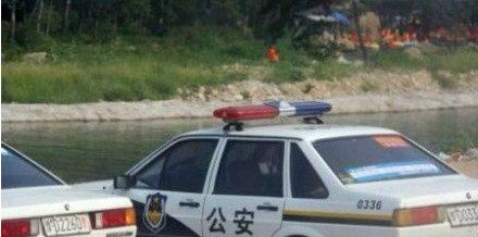 河南官方回应民警公车私用裸泳事件:正调查 河南官方回应民警公车私用裸泳事件:正调查