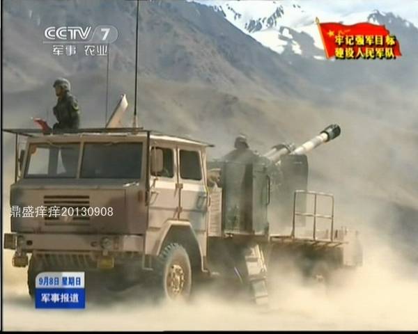 解放军雪山下秀大批主战武器 实弹射击