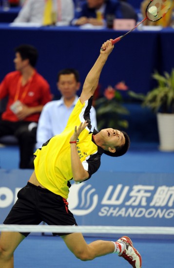 图文-全运会羽毛球男双15日赛况李昱后场扣杀