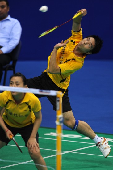 图文-全运会羽毛球混双1/4决赛赛况何汉斌扣杀