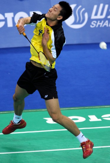 图文-全运羽毛球男单半决赛陈金在比赛中回球