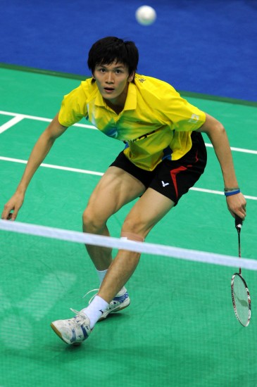 图文-全运羽毛球男单半决赛鲍春来在比赛中回球