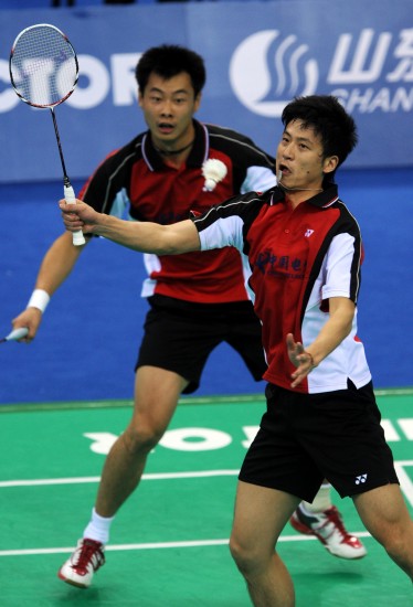 图文-羽毛球男双半决赛江苏2-0福建蔡赟处理网前球