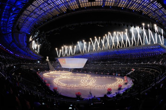 图文-第十一届全运会举行开幕式五环造型