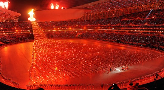 图文-第十一届全运会举行开幕式五千人同时点火炬