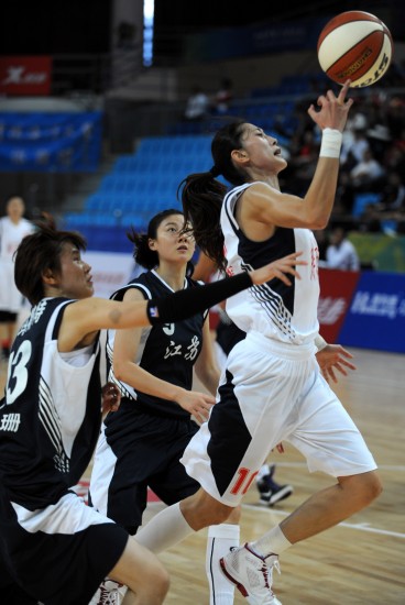 图文-全运会女篮半决赛赛况隋菲菲比赛中上篮