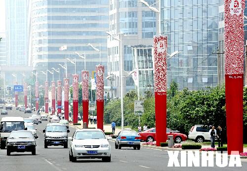 图文：“火炬大道”亮相青岛 城市奥运景观落成